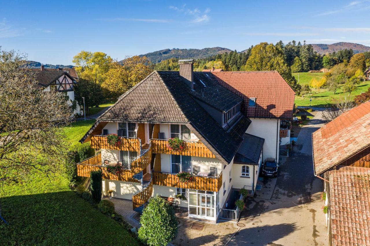 Hotel-Restaurant Sennhutte Im Herzen Des Sudschwarzwalds Kleines Wiesental Exteriör bild